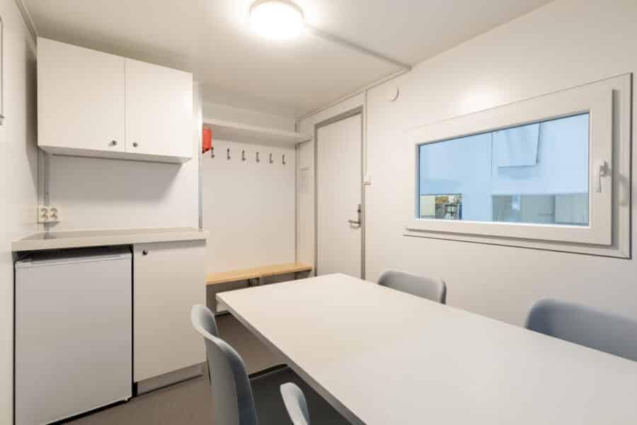 spisebrakke for 6 personer med toalett og verktøyrom